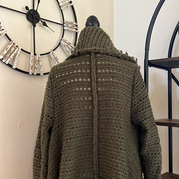 VENUS Cardigan - Picture 6 of 9